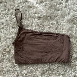 SKIMS FITS EVERYBODY one shoulder bra top